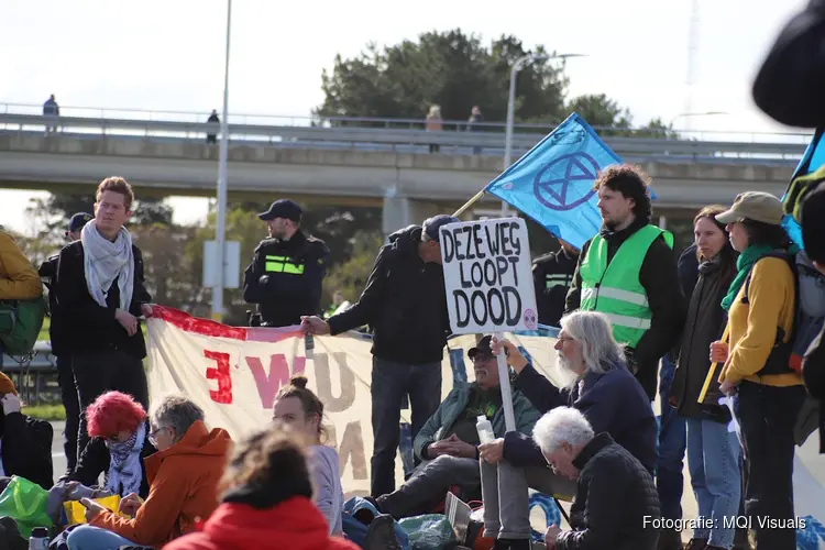 Extinction Rebellion blokkeert opnieuw afsluitdijk