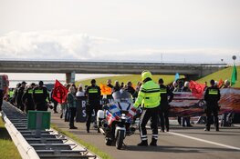 Extinction Rebellion blokkeert opnieuw afsluitdijk