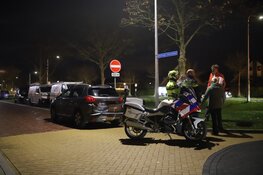 Veel schade bij botsing tussen twee auto's in Slootdorp