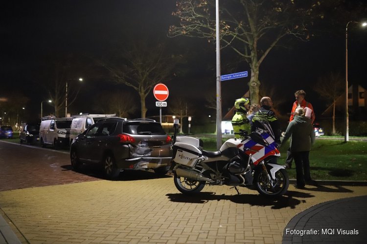 Veel schade bij botsing tussen twee auto's in Slootdorp