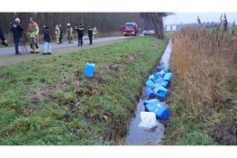 Tientallen vaten met chemicaliën gedumd bij schapenwei