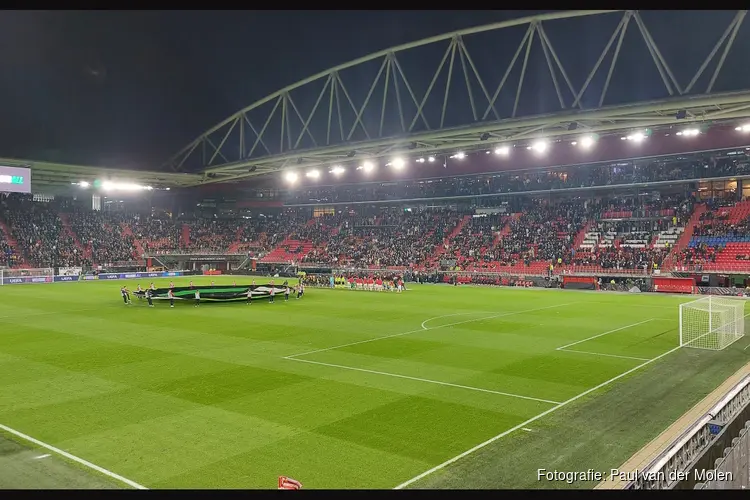 AZ naar play-offs Conference League na doelpuntloze remise