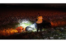 Auto belandt in sloot door gladheid