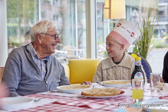 Zeven basisscholen in gemeente Hollands Kroon bakken pannenkoeken voor ouderen