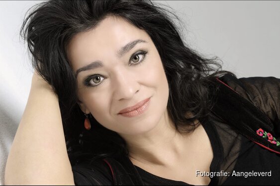 Pianiste Klára Würtz met  Bösendorfer op zondag in Scagon De Luxe