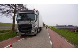Persoon overleden na frontale botsing met vrachtwagen in Wieringerwerf