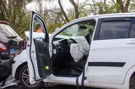 Kop-staartbotsing met twee voertuigen op N99 bij Breezand
