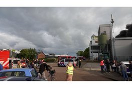Grote uitslaande brand in Slootdorp zorgt voor flinke rookontwikkeling