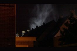 Bliksem slaat in op dak van woning Breezand, meerdere ontruimingen