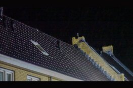 Bliksem slaat in op dak van woning Breezand, meerdere ontruimingen