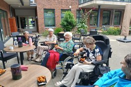 Wieringer Vishandel bezorgt bewoners De Trambaan een heerlijke middag