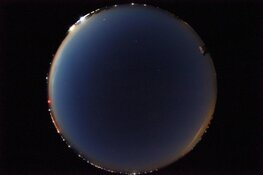Eerste all-skycamera voor onderzoek naar lichtvervuiling in haven van Den Oever