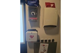 Nieuwe AED geplaatst bij Zwembad De Venne