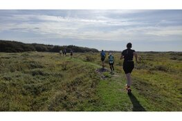 Hardlopen over onverharde paden tijdens Helderse Vallei trailrun