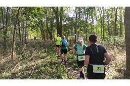 Hardlopen over onverharde paden tijdens Helderse Vallei trailrun