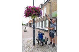 Bloeiende Brugstraat Middenmeer