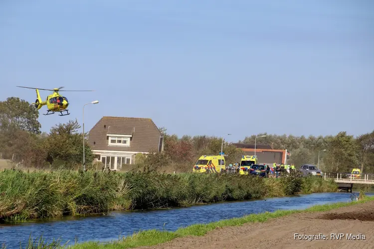twee motorrijders betrokken bij ernstig ongeval in Breezand, traumahelikopter ingezet