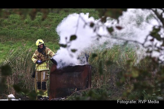 Buitenbrand veroorzaakt fikse rookwolken in Breezand