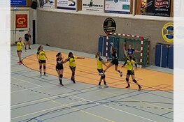 Geel Zwart grijpt regionale beker na spannend slot