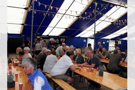 Gezellig ‘Westerlands bakkie’ tijdens Dorpsfeest